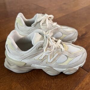 New Balance 9060 kid’s Off-White Sneakers size 2